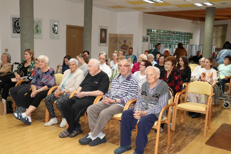 Folklór očami detí a Inšpirácie pre folklór Ľudové tradície