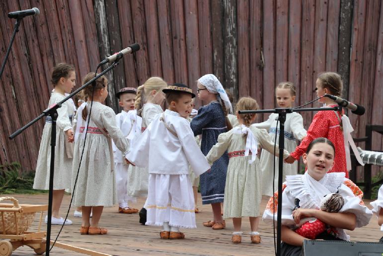 Folklórny festival Pod Inovcom 2024