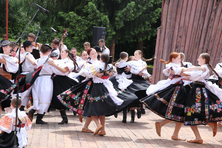 Folklórny festival Pod Inovcom 2024