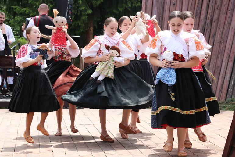 Folklórny festival Pod Inovcom 2024