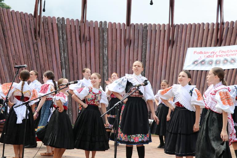 Folklórny festival Pod Inovcom 2024