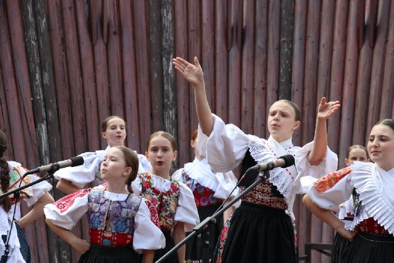 Folklórny festival Pod Inovcom 2024