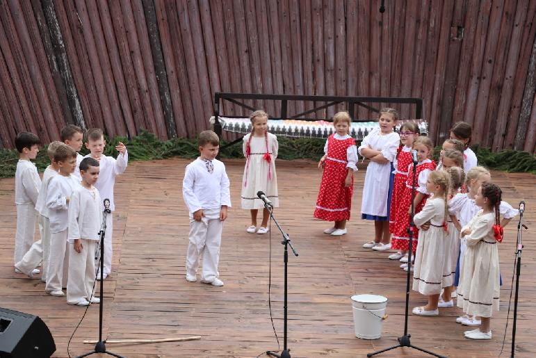 Folklórny festival Pod Inovcom 2024