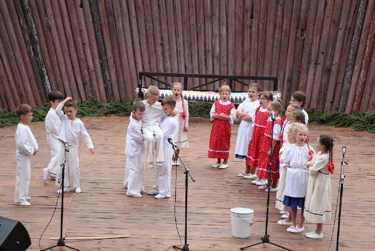 Folklórny festival Pod Inovcom 2024