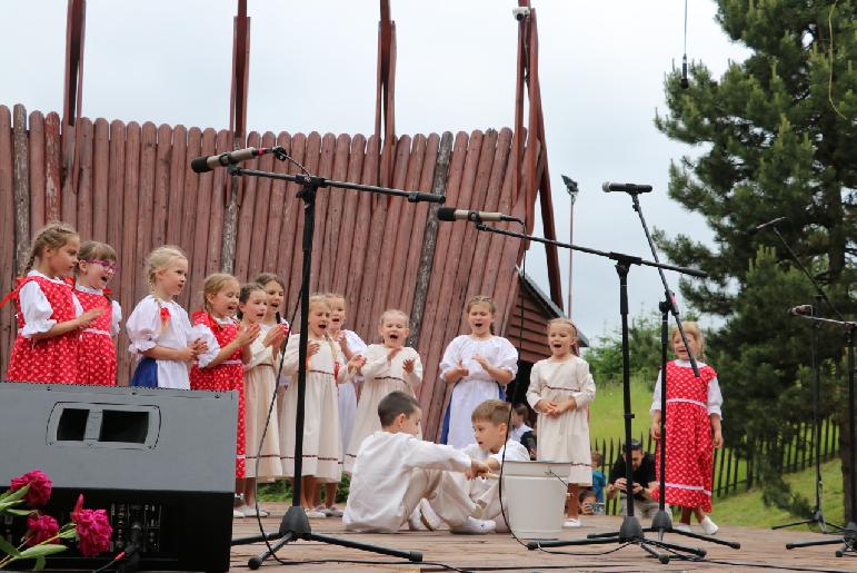 Folklórny festival Pod Inovcom 2024