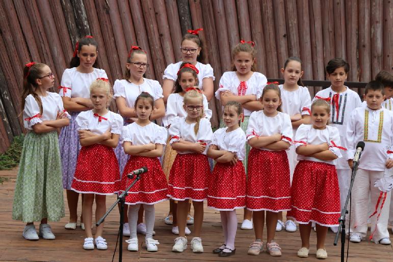 Folklórny festival Pod Inovcom 2024